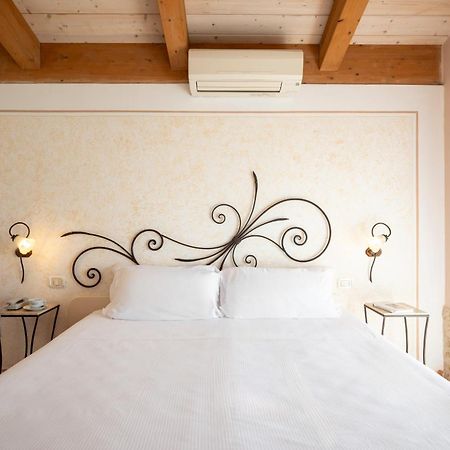 Lola Piccolo Hotel E Appartamenti Marina di Grosseto Eksteriør bilde