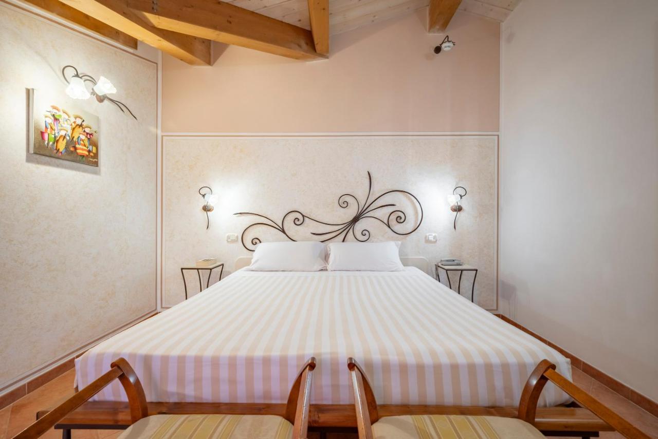 Lola Piccolo Hotel E Appartamenti Marina di Grosseto Eksteriør bilde