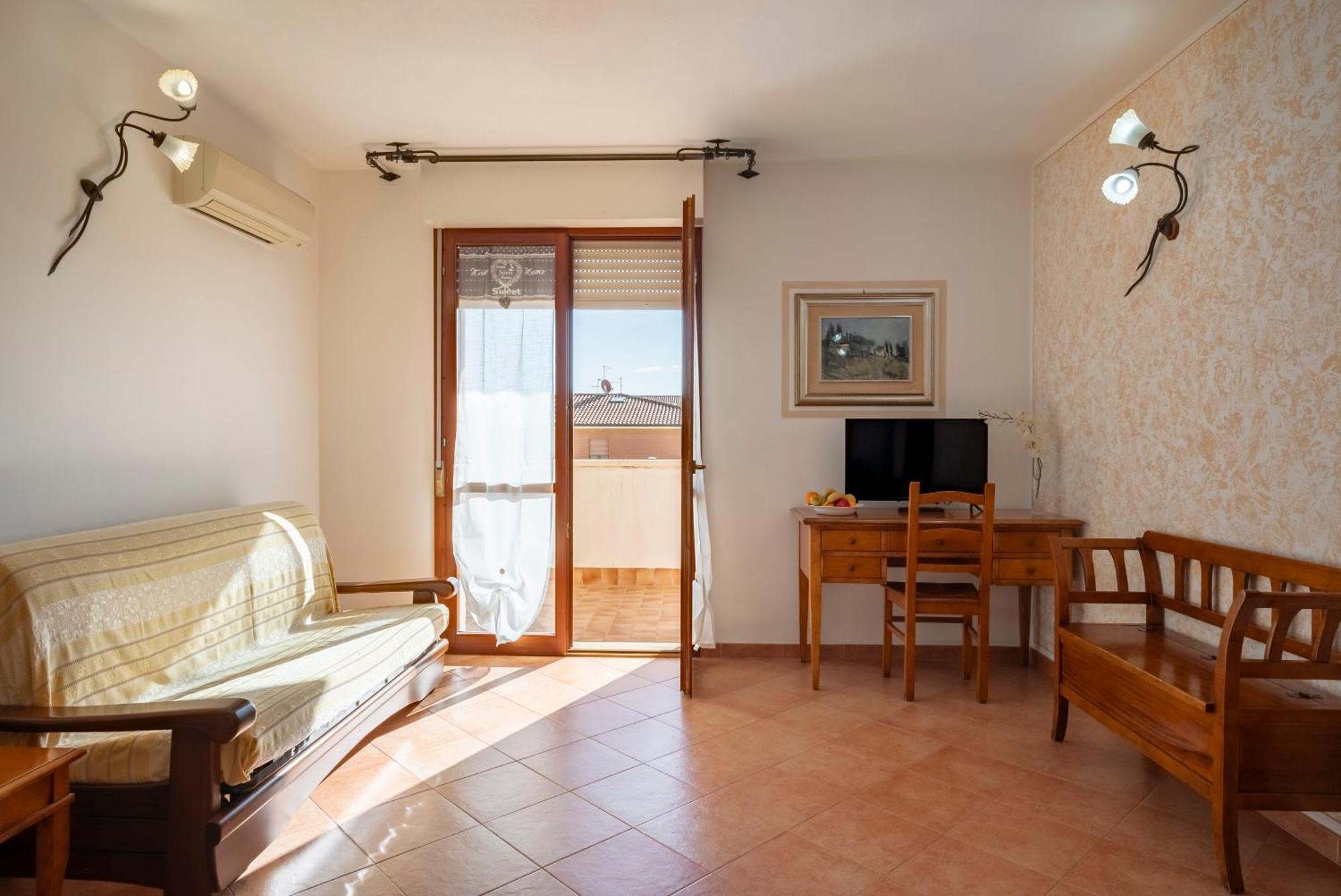 Lola Piccolo Hotel E Appartamenti Marina di Grosseto Eksteriør bilde
