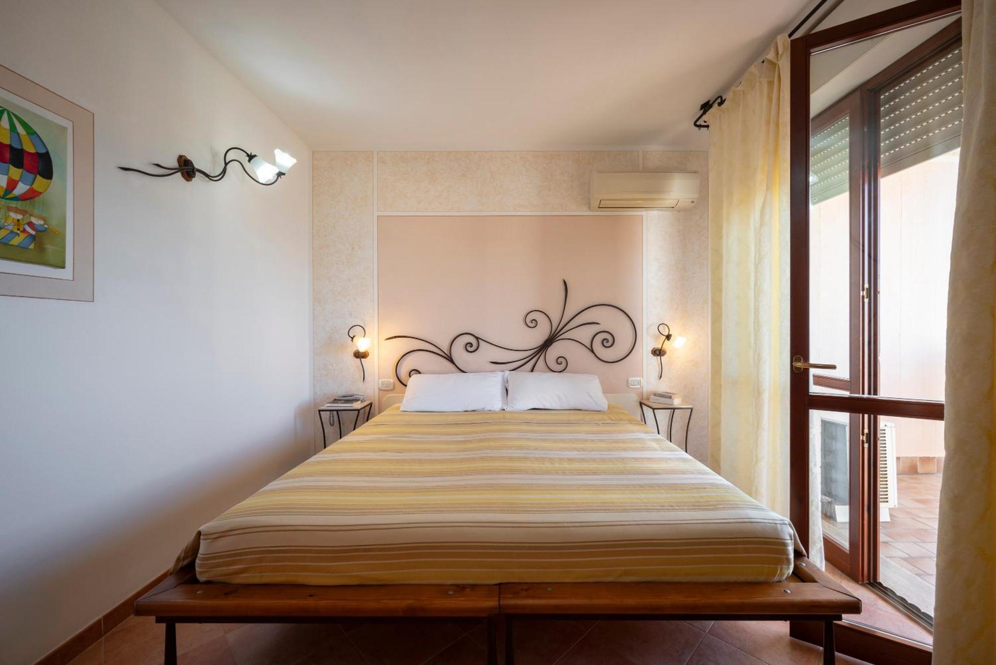 Lola Piccolo Hotel E Appartamenti Marina di Grosseto Eksteriør bilde