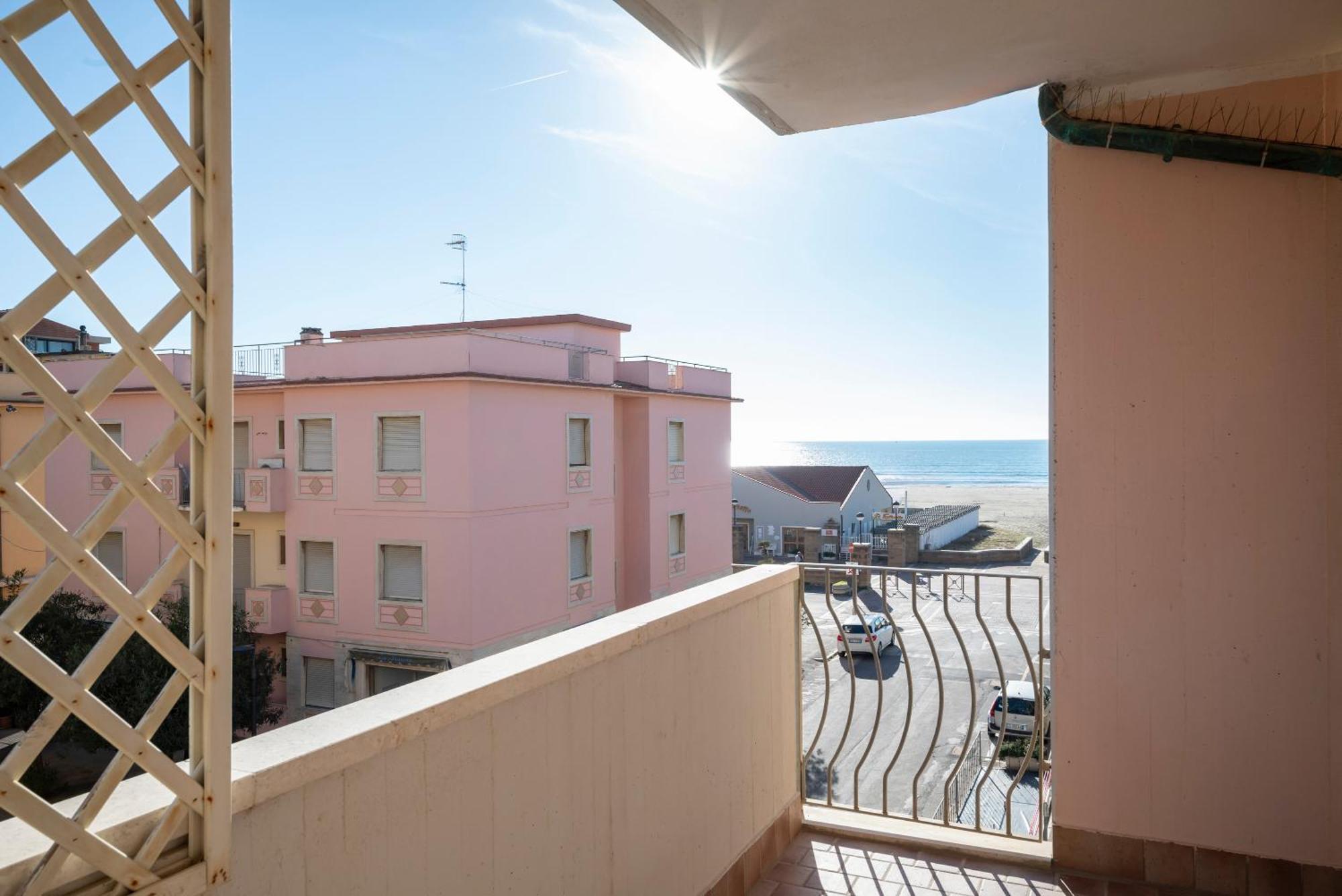 Lola Piccolo Hotel E Appartamenti Marina di Grosseto Eksteriør bilde