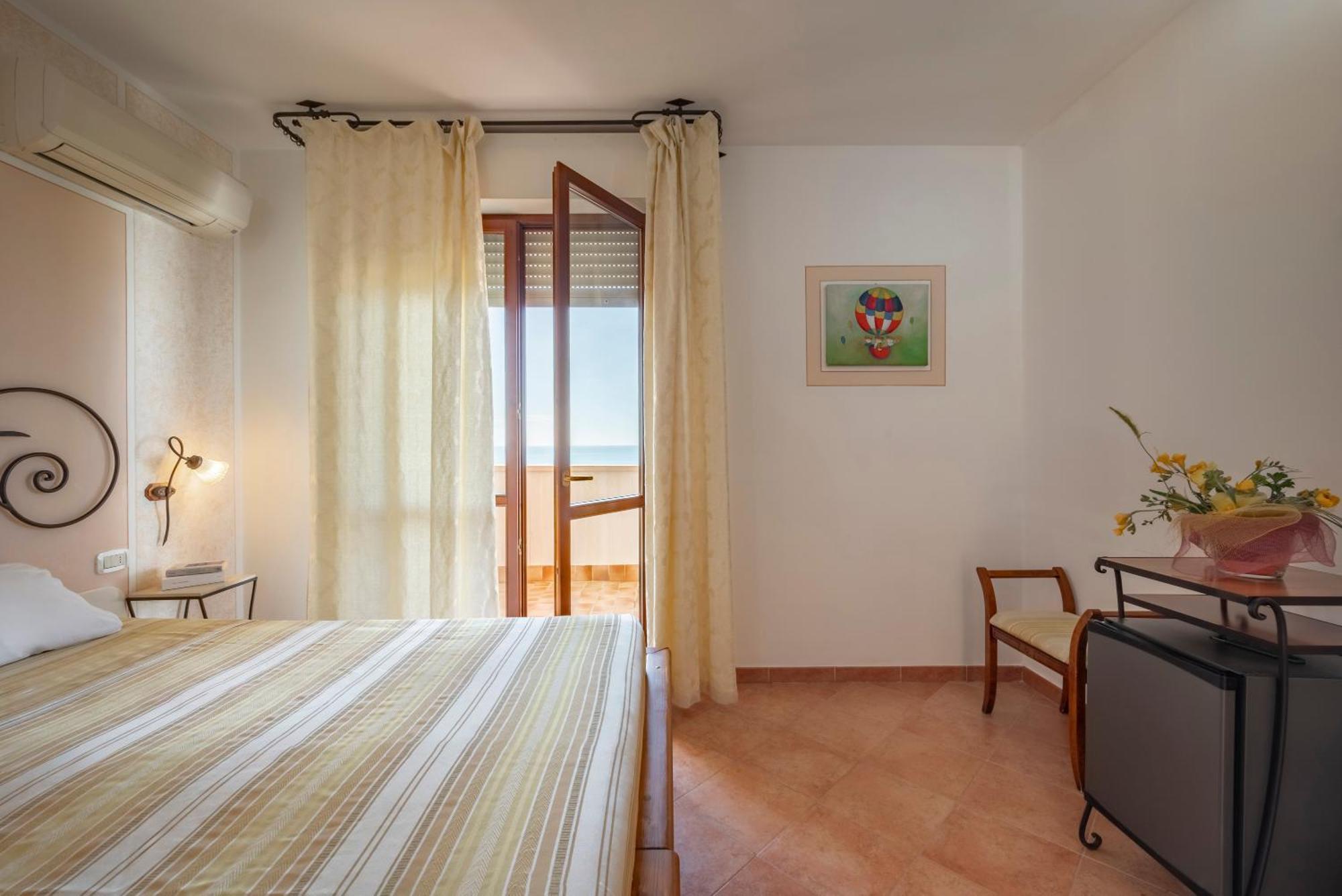 Lola Piccolo Hotel E Appartamenti Marina di Grosseto Eksteriør bilde