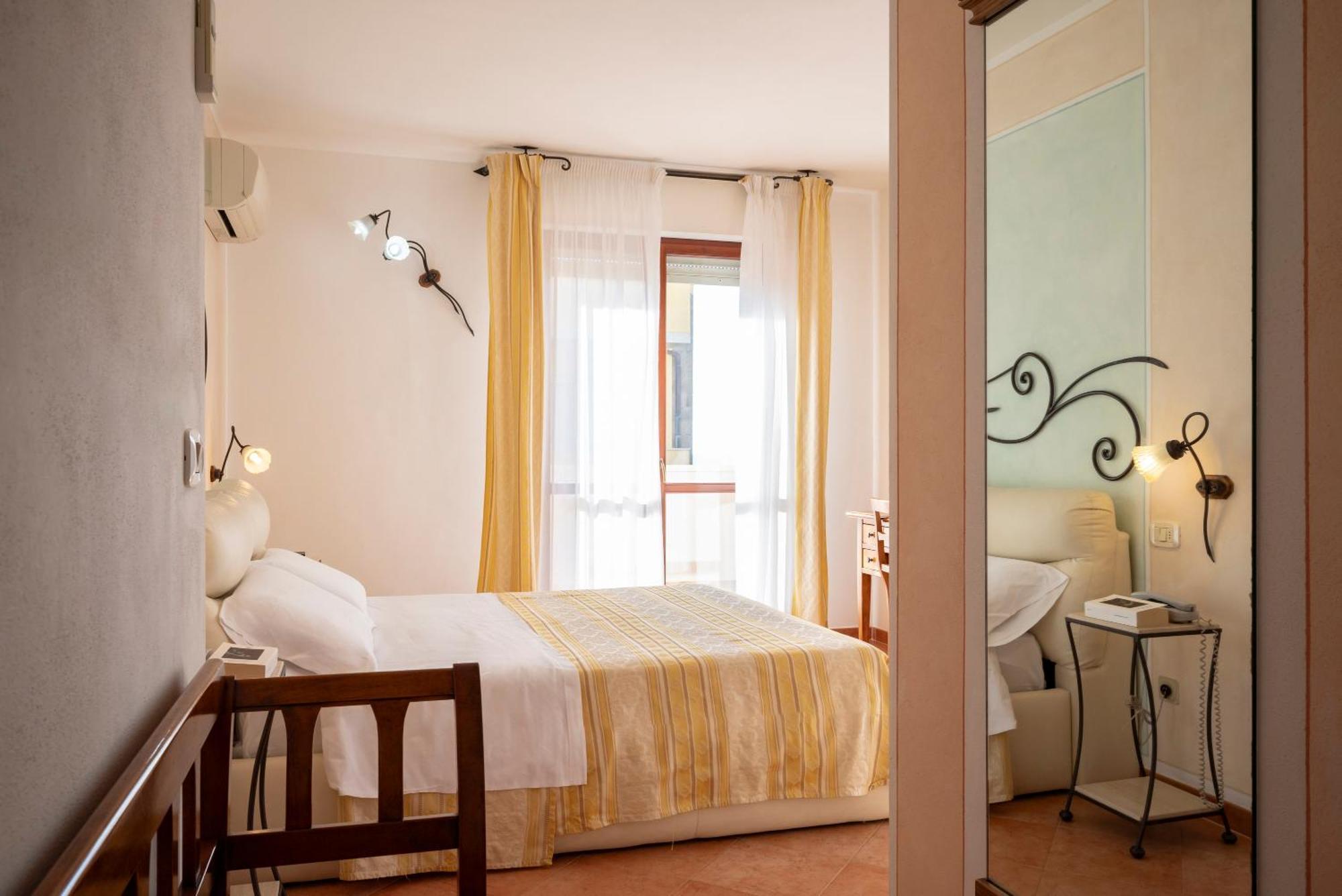 Lola Piccolo Hotel E Appartamenti Marina di Grosseto Eksteriør bilde