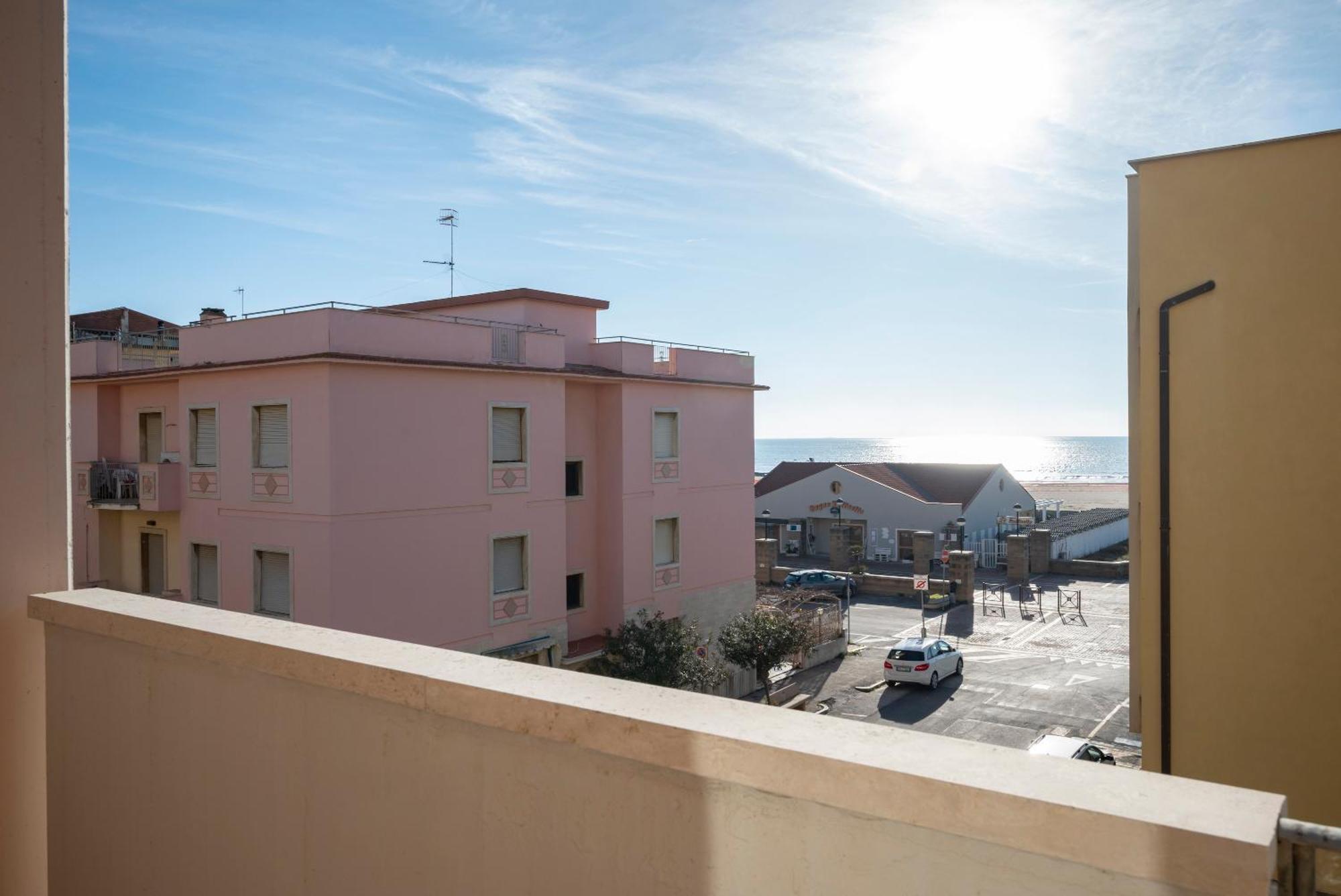 Lola Piccolo Hotel E Appartamenti Marina di Grosseto Eksteriør bilde