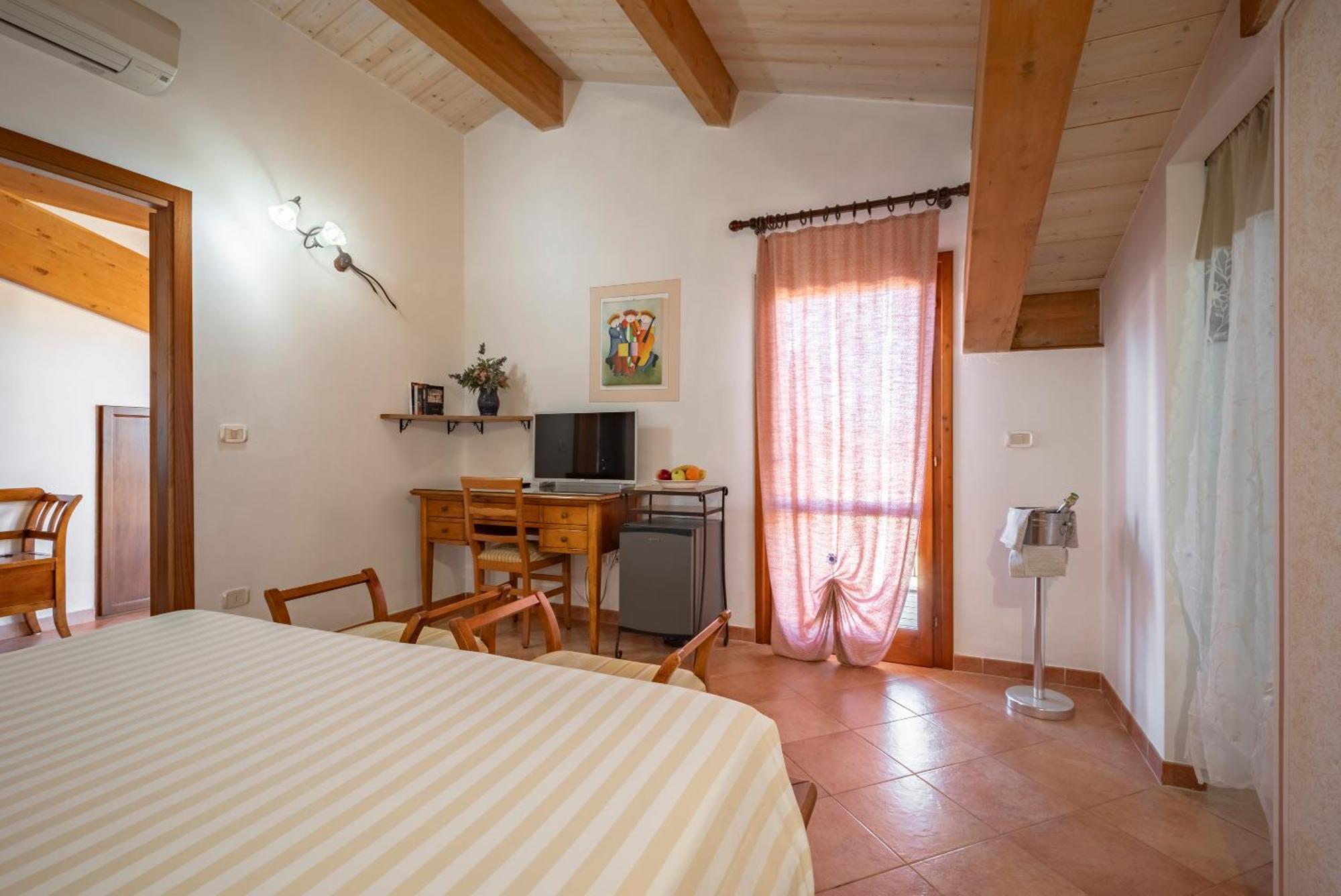 Lola Piccolo Hotel E Appartamenti Marina di Grosseto Eksteriør bilde