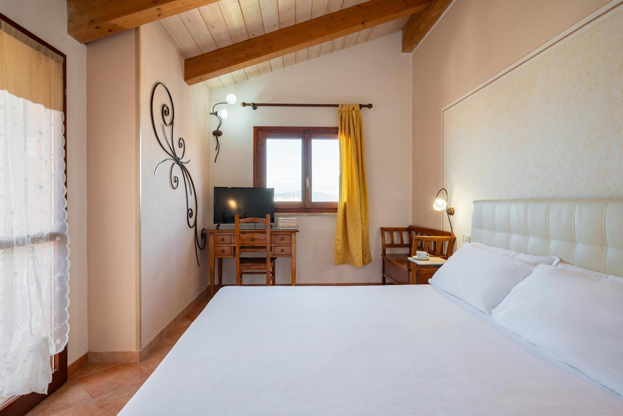 Lola Piccolo Hotel E Appartamenti Marina di Grosseto Eksteriør bilde