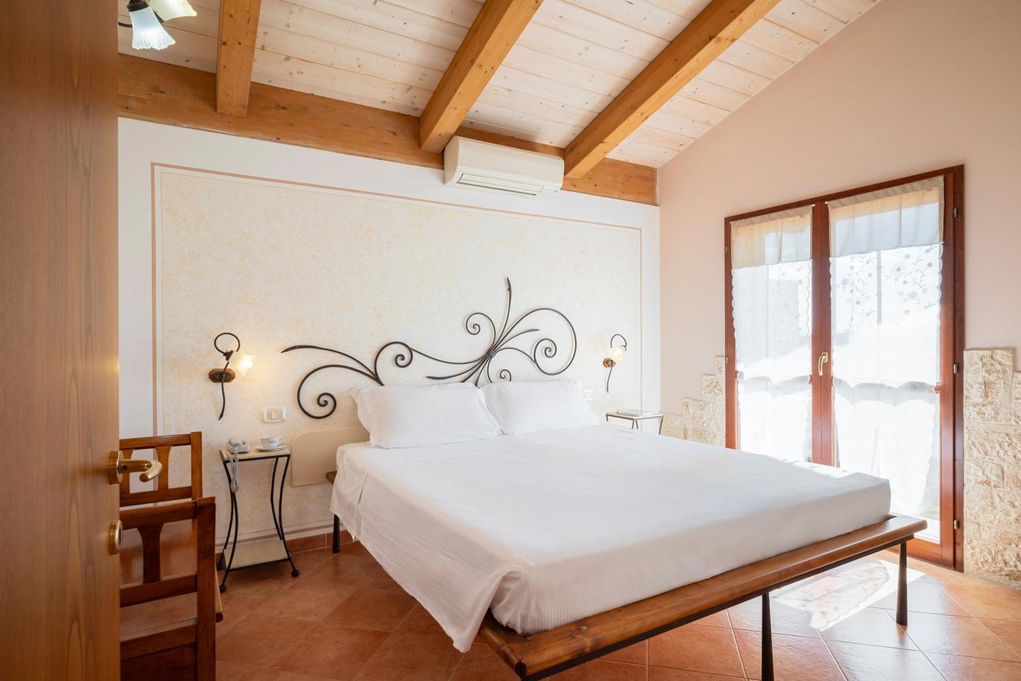 Lola Piccolo Hotel E Appartamenti Marina di Grosseto Eksteriør bilde