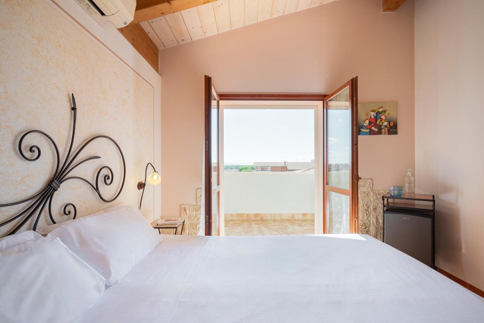 Lola Piccolo Hotel E Appartamenti Marina di Grosseto Eksteriør bilde